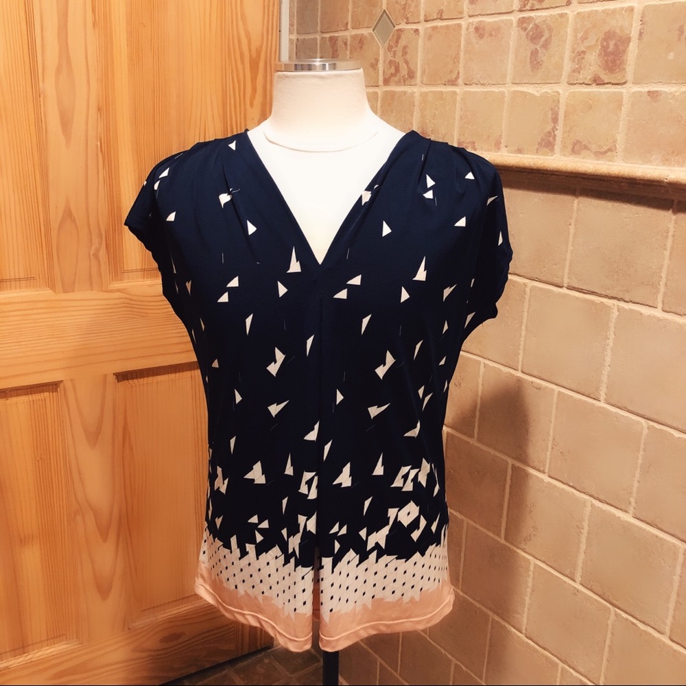 Perfect business casual top !! Must have !!!
